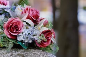 7 Popular Sympathy Flowers and Their Meanings