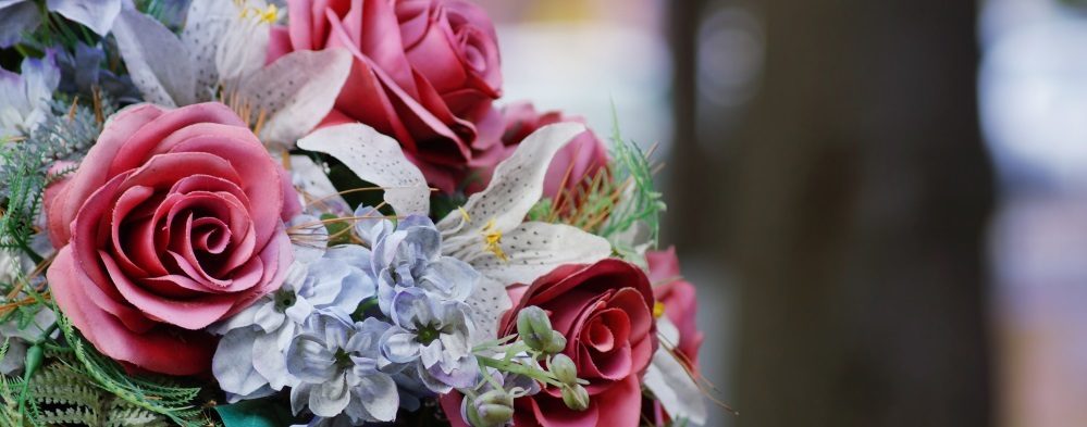 7 Popular Sympathy Flowers and Their Meanings