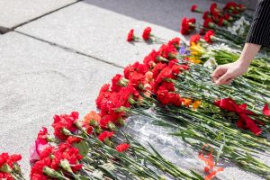 Many red carnations left a memorial for those who died