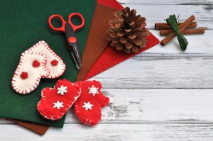 Making fabric Christmas ornaments from felt
