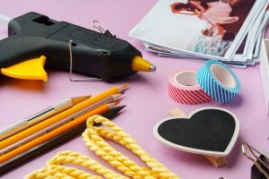 Glue gun with materials you can use to decorate a photo frame