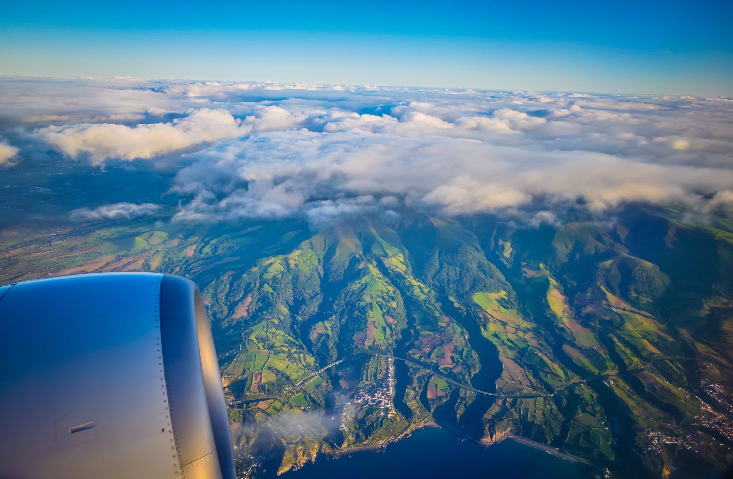 airplane view looking towards Hawaiian islands